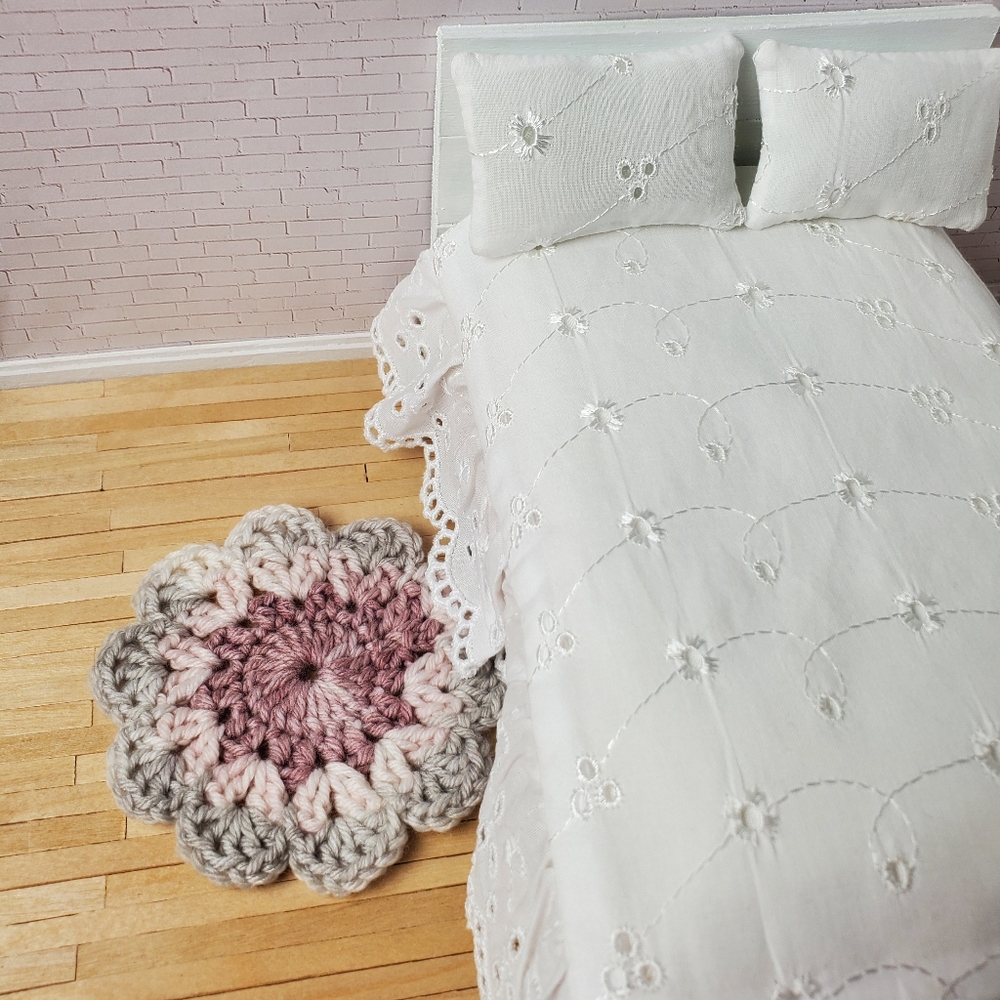 Miniature Dollhouse Handmade Flower Crochet Rug 1:12 Scale Rose Mauve
